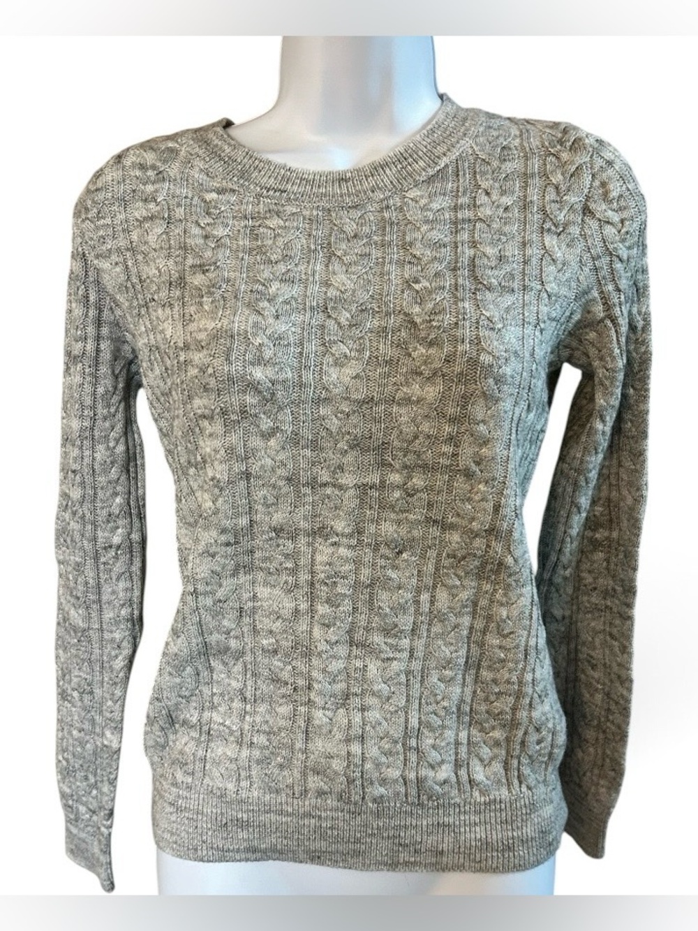 BASIC Cable Knit Crewneck Sweater Oatmeal Gray Size Small